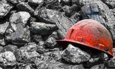Bomberos buscan extraer cuerpo de minero fallecido, enfrentan 50 grados centígrados de calor.