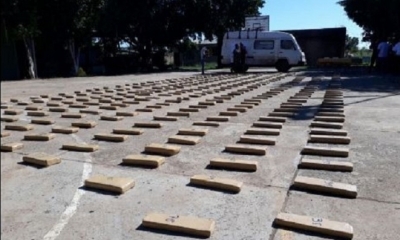 La droga decomisada fue presentada a la prensa. Foto: El Deber