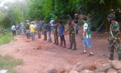 Personal de la alcaldía en la construcción de Gaviones 