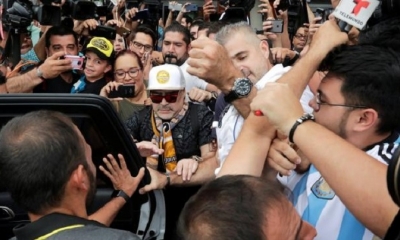 Diego Maradona fue fotografiado a su llegada a México.