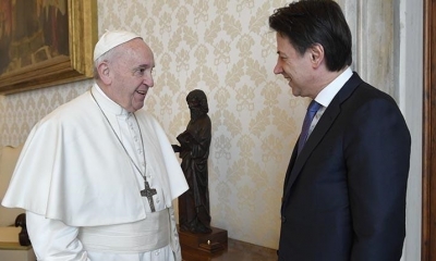 El papa Francisco recibe al primer ministro italiano Giuseppe Conte en el Vaticano. | EFE