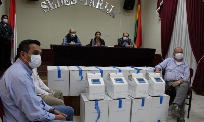 La presidenta Añez en Tarija y algunos ministros, el domingo. / ABI