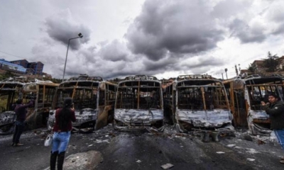 La quema ocurrió la noche del 10 de noviembre, cuando manifestantes atacaron los buses quemando a 66 unidades. | GAMLP.