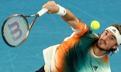 Tsitsipas pasa por encima de Sinner y llega a la semifinal en el Abierto de Australia.