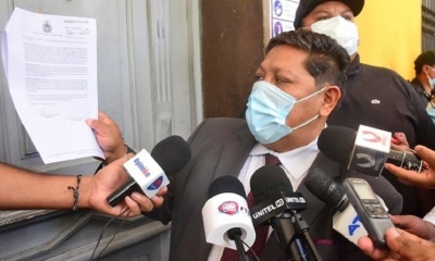 El abogado alcalde José María Leyes, Edwin Paredes, intenta ingresar a la Alcaldía