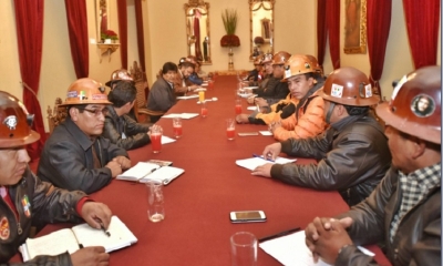 El presidente Evo Morales y los representantes de la Federación Sindical de Trabajadores Mineros de Bolivia