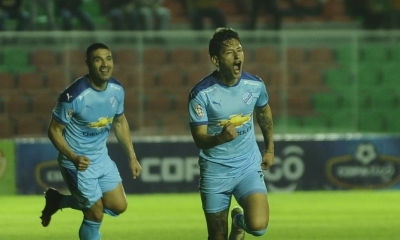 Víctor Ábrego festeja el gol de Bolívar.