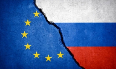 Referencial de las banderas de la Unión Europea y Rusia 