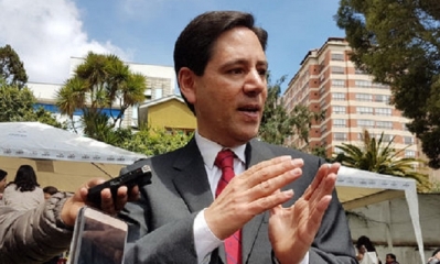 El presidente del TSE, Salvador Romero, en un contacto con los medios. Foto: OEP