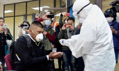 Simulacro de alerta sanitaria por el caso de coronavirus en el aeropuerto internacional de El Alto. Foto: Christian Calderón