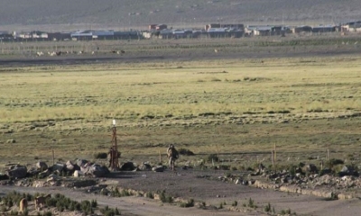 El cruce irregular de inmigrantes que caminan desde Bolivia por el inhóspito altiplano andin