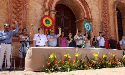 Las principales autoridades del municipio con el presidente Morales/Foto.ABI