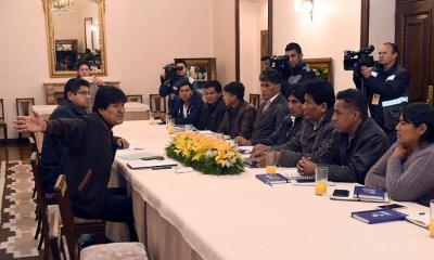 El Presidente Morales se reune con una delegacion y el alcalde de La Asunta. Foto: ABI