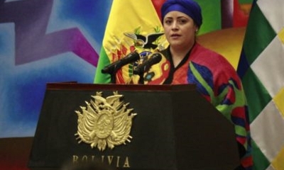 La ministra se reunió con los vecinos.