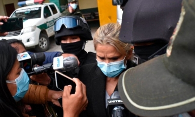 Jeanine Añez en dependencias de la FELCC. APG