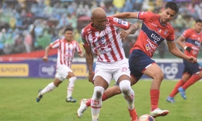 Independiente y Universitario se enfrentan en el estadio Patria 