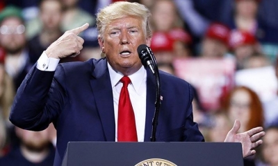 El presidente de EEUU, Donald Trump, pronuncia un discurso en Michigan, anteanoche. | AFP