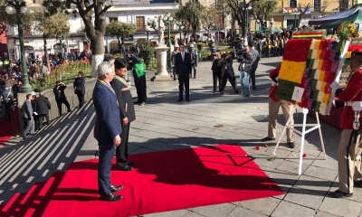 Ofrendas florales en homenaje a un nuevo aniversario de la Revolución del 16 de julio de 1809. Foto: ABI