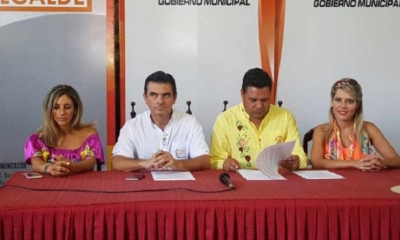 El alcalde de La Paz, Luis Revilla, participó el viernes en la recolección de firmas que se realiza en la ciudad de Tarija