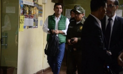 El alcalde José María Leyes saliendo de la audiencia. Foto: Los Tiempos