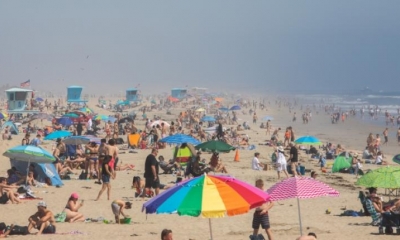 Algunas playas de los condados de Orange y Ventura han abierto a los bañistas pese a que siguen contabilizándose decenas de contagiados y fallecidos. 