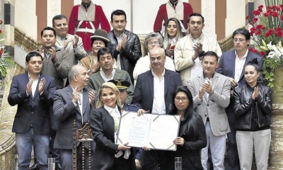   El diputado Víctor Borda (MAS) no esconde su enfado por las reuniones que sostuvieron legisladores del MAS con sus colegas de Demócratas.