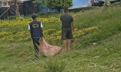 Un grupo de personas retira la basura de una calle de Entre Ríos. 