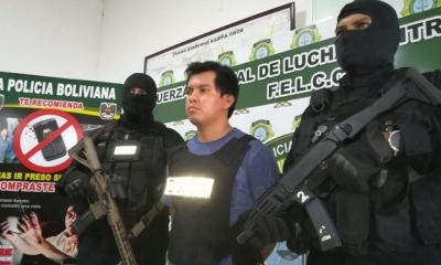 La Policía presentó a la persona que formaba parte de esta red delincuencial. Foto: EL DEBER