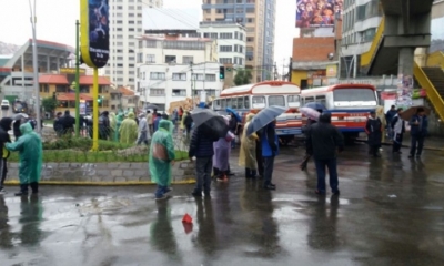 Los movilizados no están de acuerdo que el municipio paceño compre más buses.