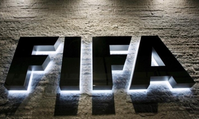 La FIFA es el ente que regula al fútbol mundial. | EFE