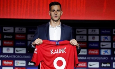 El delantero croata,Nikola Kalinic, durante la presentación como nuevo jugador del Atlético de Madrid.