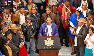 Dirigente de la COB junto al presidente Luis Arce. 