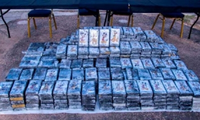 La Policía española exhibe los 2.300 kilos de cocaína procedente de América que fueron incautados