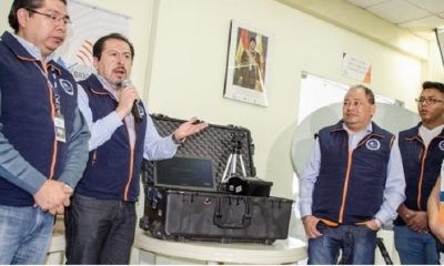 El director del SEGIP, Marco Antonio Cuba, explicó que los equipos con que se hará este trabajo se conectan satelitalmente con la base de datos