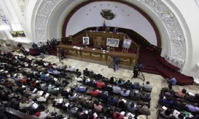 Sesión de la Asamblea de Venezuela donde diputados chavistas eligieron como presidente del organismo a Luis Parra. | EFE