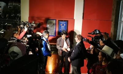 El presidente Evo Morales,realiza el descubrimiento de la plaqueta del estadio Félix Capriles en Cochabamba.