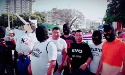 La población rechazó la vestimenta del MAS/Foto. RRSS