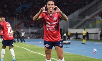 Javier Sanguinetti, tras el primer tanto contra Guabirá.