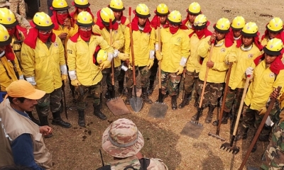 El primer mandatario estuvo acompañando el trabajo/Foto. ABI