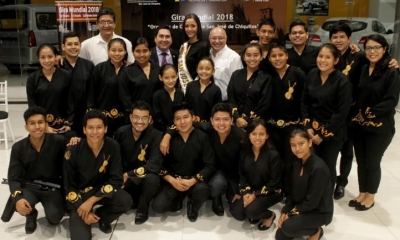 Hugo Salmón, Germaín Caballero, Maria Fernanda Salón, Gabriel Dávalos junto a la Orquesta de Cuerdas de San José de Chiquitos/Foto. LG