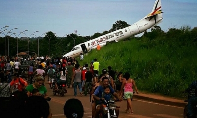 El avión sufrió un percance en el aeropuerto de Riberalta. Foto: Taxinoticias (Facebook)