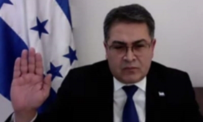 El expresidente de Honduras Juan Orlando Hernández juramentando como diputado del Parlamento Centroamericano.