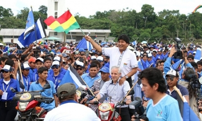Evo Morales llega al acto de lanzamiento de su candidatura (@Canal_BoliviaTV)