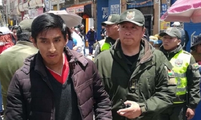Un muchacho de unos 25 años y otro varón de 35 años aproximadamente fueron arrestados por la Policía a mediodía de este sábado
