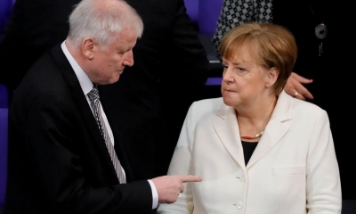 Horst Seehofer y Angela Merkel (Ronald Wittek / EFE)