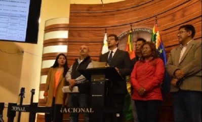 Las supuestas irregularidades fueron expuestas este miércoles en conferencia de prensa en La Paz. Foto: APG