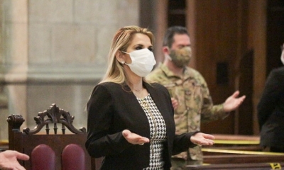 La presidenta Jeanine Áñez participa enla misa de Corpus Christi.