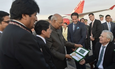 El presidente Evo Morales recibe a su homologo de India, Ram Nath Kovind, en el arribo al aeropuerto de Viru Viru, junto a su comitiva. 