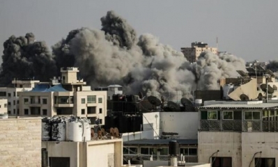 Los disparos de cohetes palestinos y los bombardeos israelíes continuaron en la Franja de Gaza.