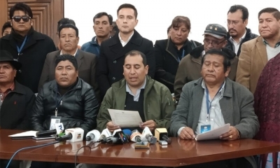 Firma de acuerdo entre organizaciones sociales de El Alto y el gobierno. Foto/Erbol